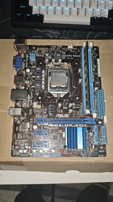 Дънна платка с процесор i5 и рам