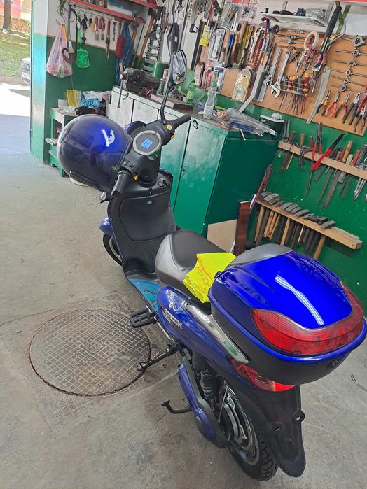 Ɓicicletă tip scuter electrică