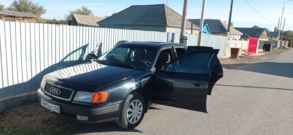 Продаю машину Audi 100 C4