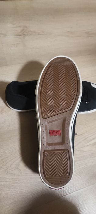 Спортни обувки LEVIS 43 номер
