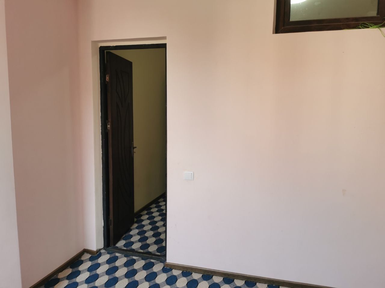 Sergeli quruvchilar daxasida 2 xonali uy sotiladi
