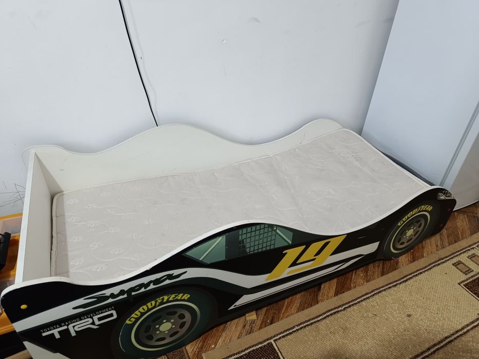 Детская кроватка машинка. Срочно!