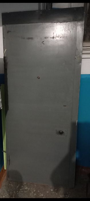 Железная входная дверь