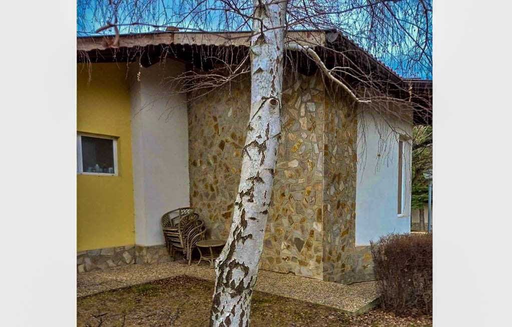 Хубава тристайна къща в Рогачево близо до Албена