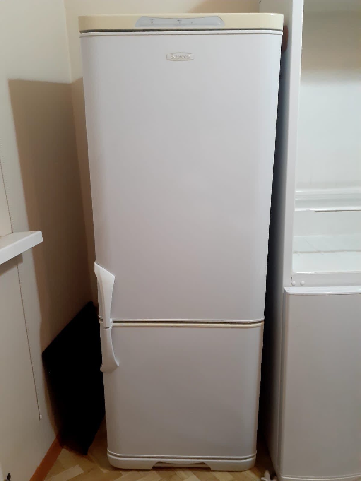 Продам холодильник бирюса 2-х камерный все работает бесшумный