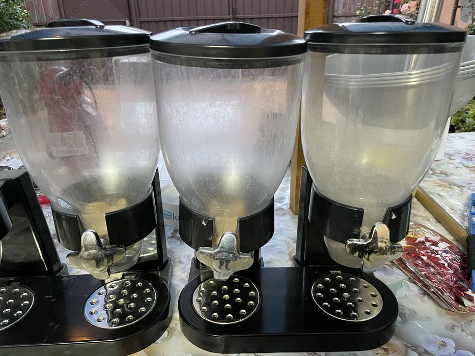 Dozatoare pentru vanzare de produse uscate: seminte, cereale, etc.