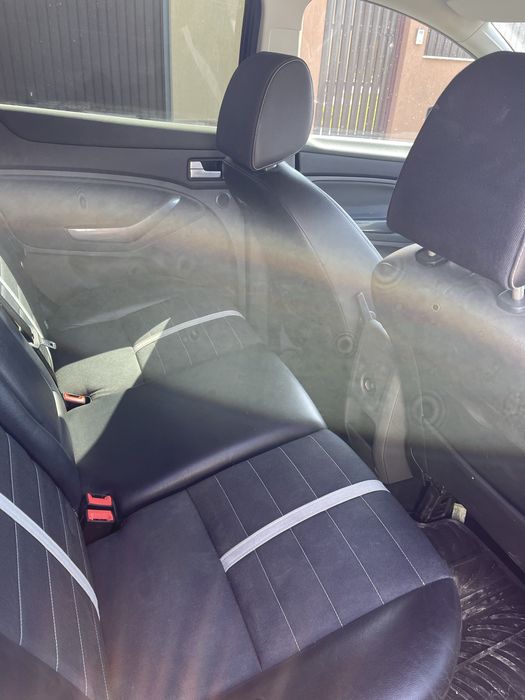 Vand sau dezmembrez ford kuga 2009