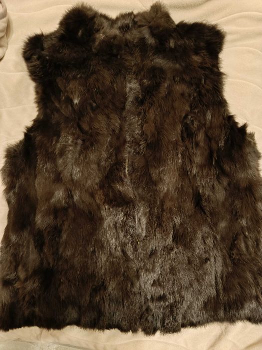 Два елека с естествен косъм. Кафявия е чисто нов.