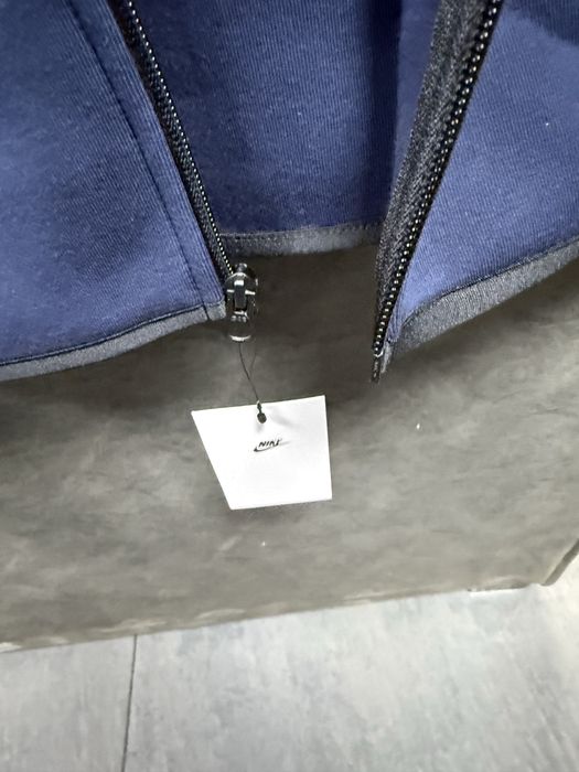 Продается Оригинальный Tech fleece последний размер L маломерка