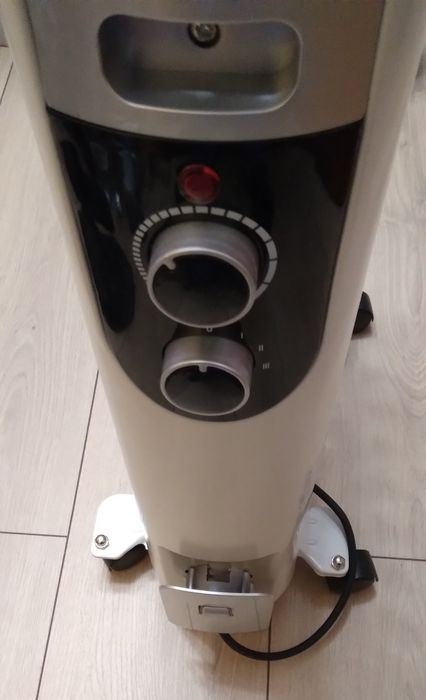 Calorifer electric 2000 W,9 elementi,3 trepte de putere,Termostat,Nou!