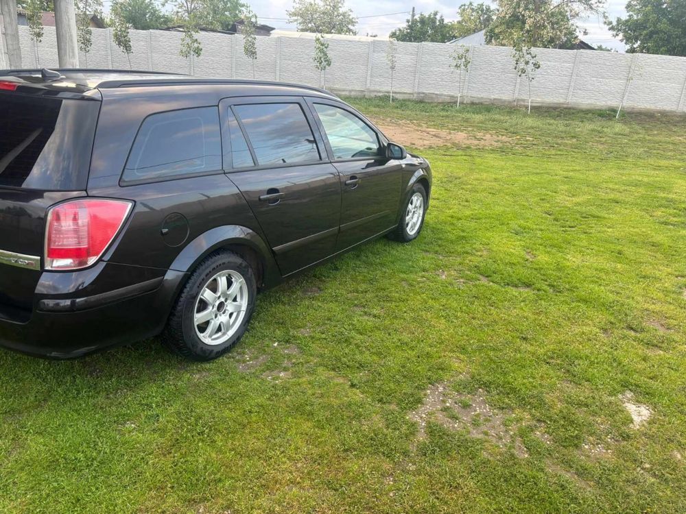 Opel Astra H 2005 1400€
