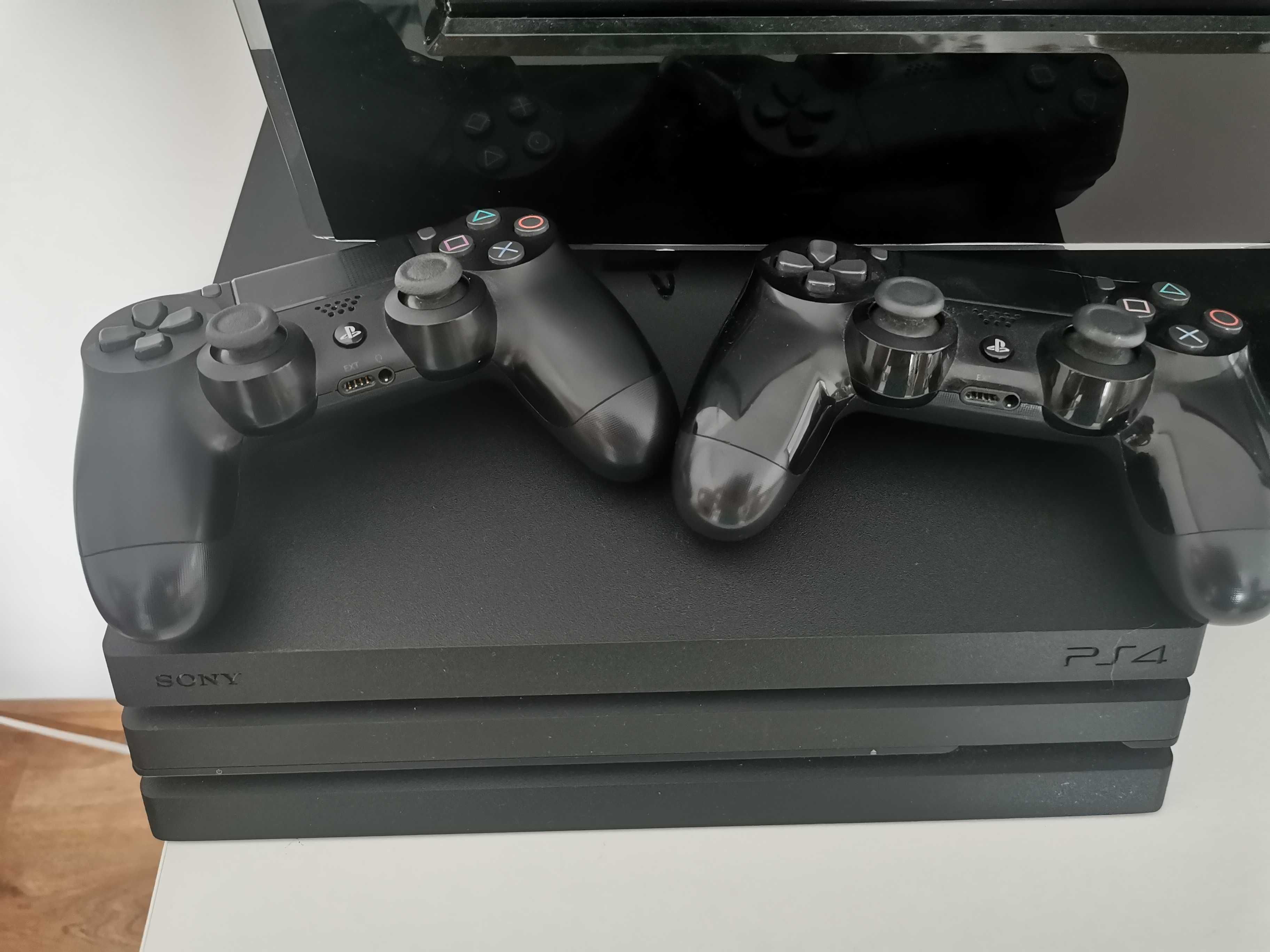 Vând Consola Sony PlayStation 4 PRO PS4 1TB + 2 Controllere + GTA5
