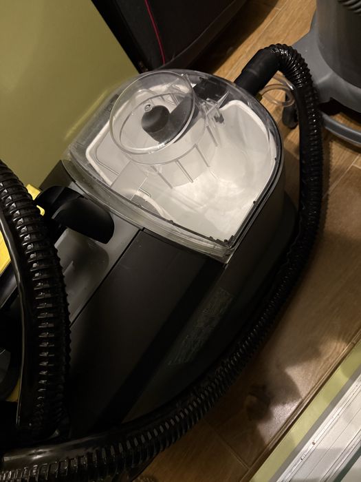 Aparat de curatat profesional Karcher Puzzi 10.1