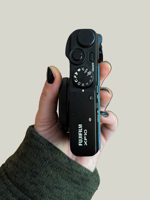 Fujifilm Finepix XF10 Aparat Foto Compact APS-C 24.2 MP Negru