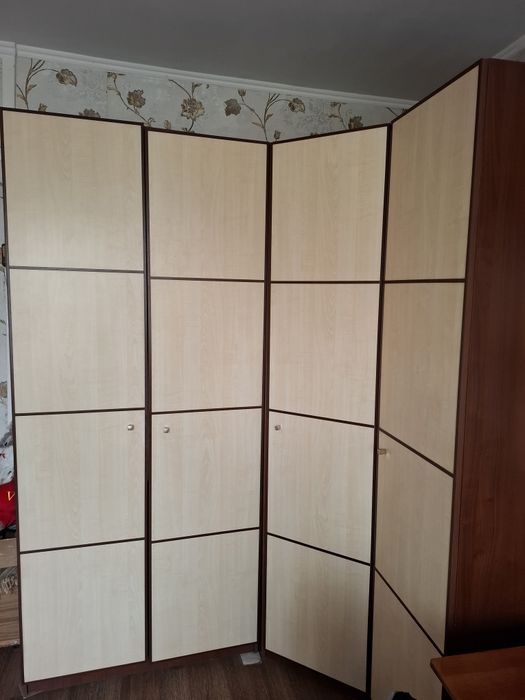 Продам угловой шкаф