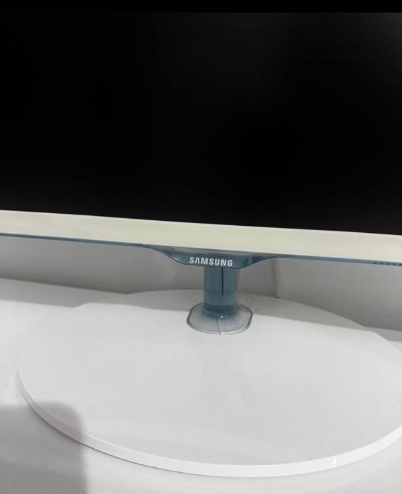 Vând televizor în stare perfectă .