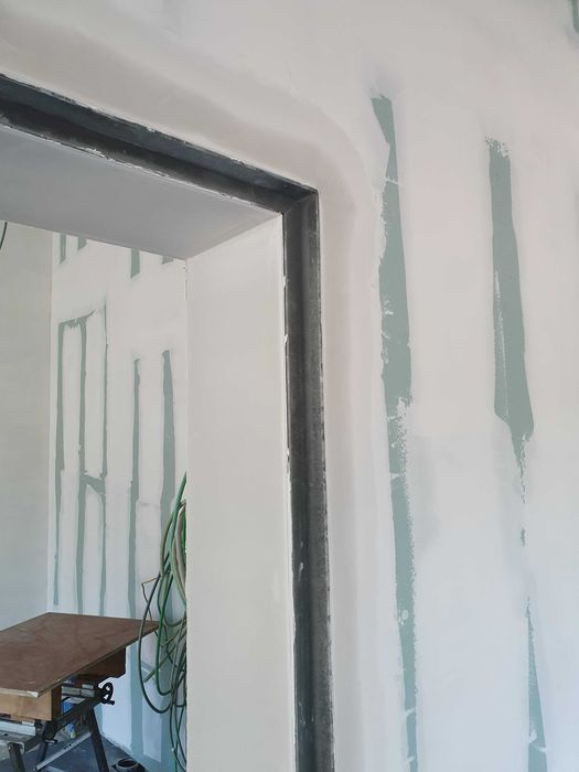Finisaje interioare complete – zugrăvit, gresie, parchet, tencuieli