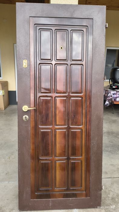 Usa de apartament Mega Door