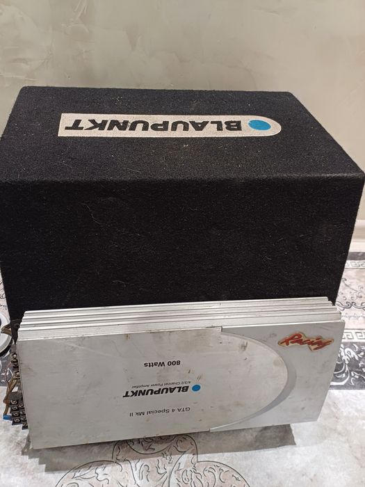 Бас каса със осилвател