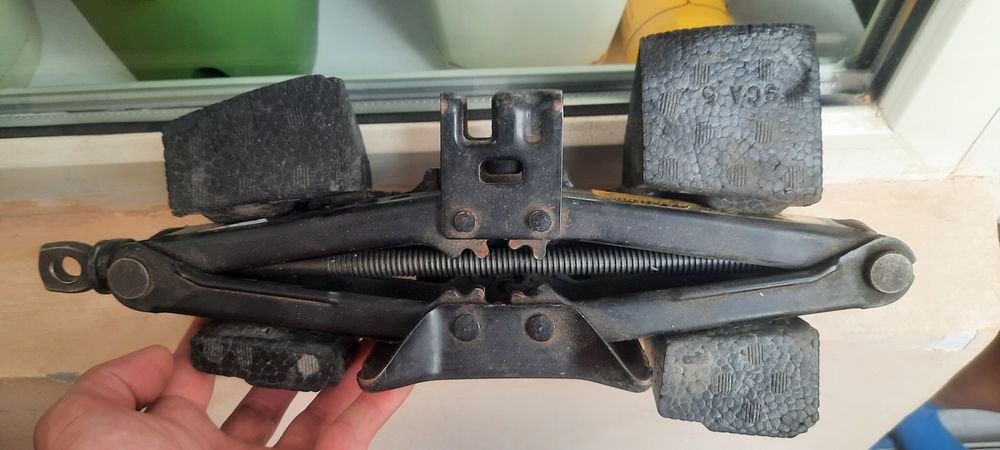 Продам Домкраты в хорошем новый состояние