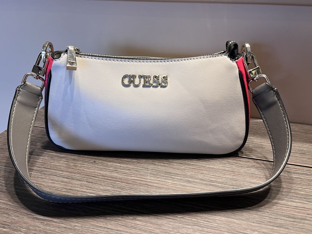 Дамска чанта Guess