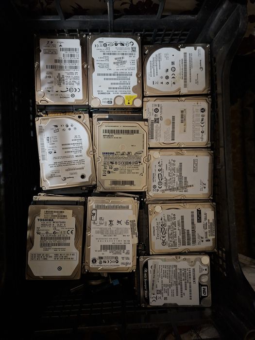 Vând lot de 50 harduri laptop sata și ide netestate
