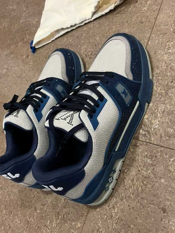LV Trainer Blue Crystals