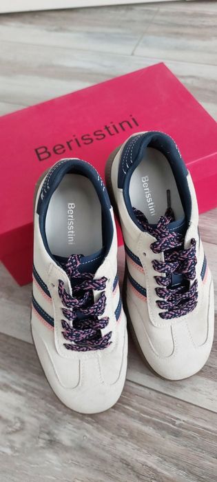 Продам кеды в отличном состоянии. Размер 36