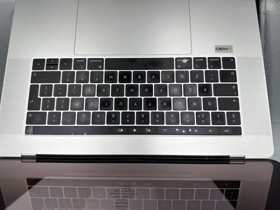 MacBook Pro 15” 2018, i7 6 core, 512GB SSD, Radeon 560X 4 GB, 16 GB DD