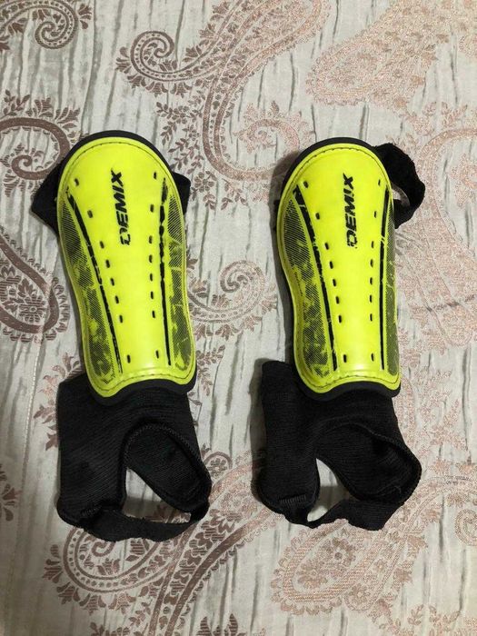 Футбольные щитки