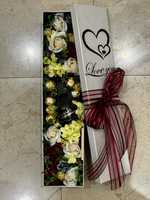 Кутия с цветя за подарък