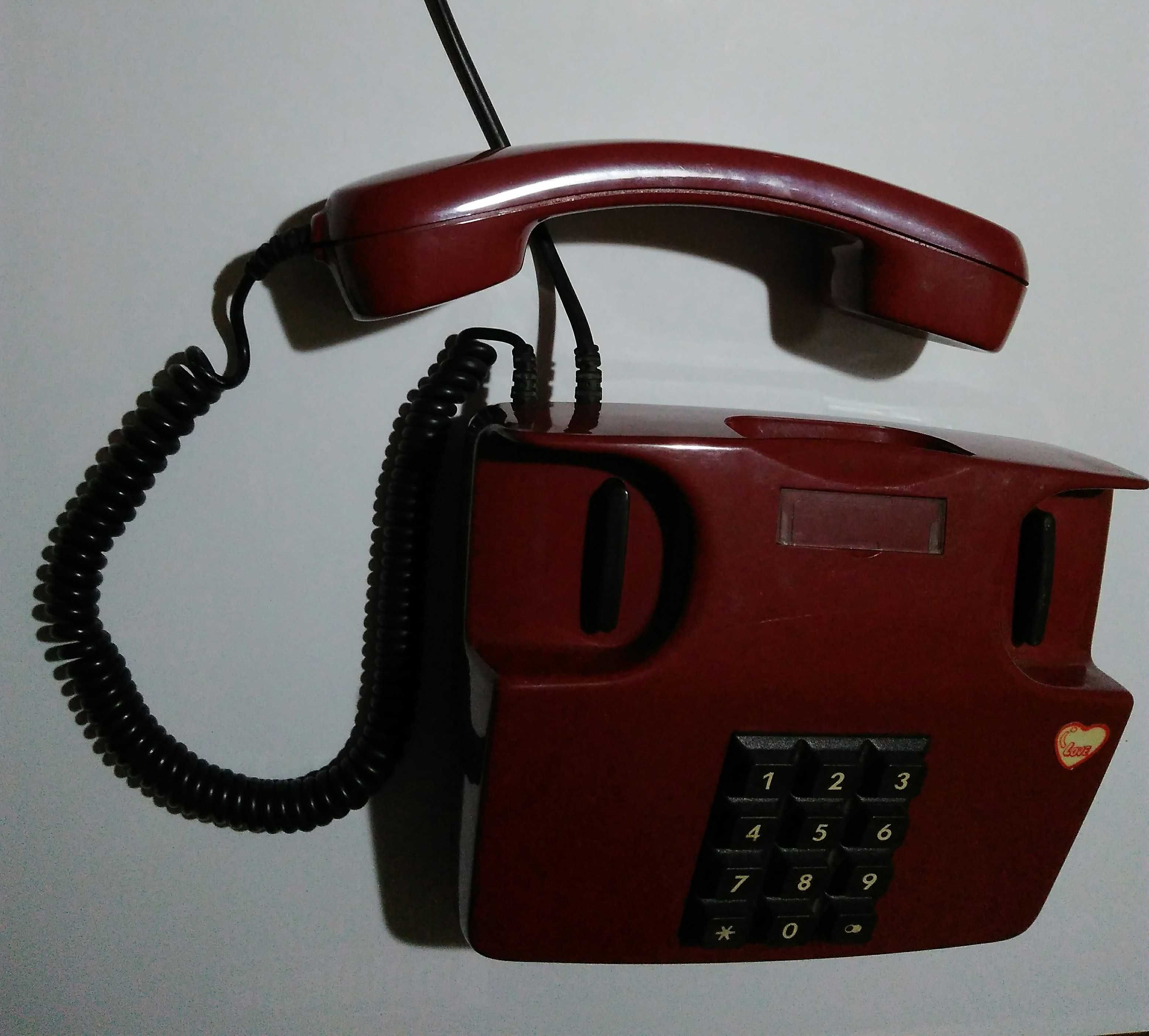 Стационарен телефон с бутони