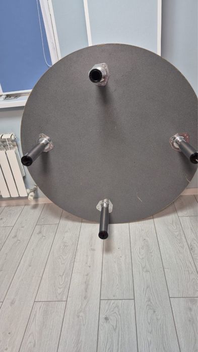 Продам стол круглый, вместимость 12человек