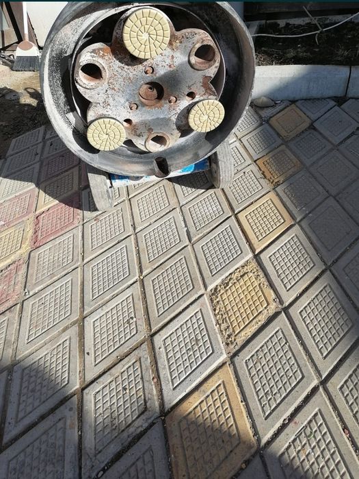 Închiriez mașină de șlefuit mozaic și beton