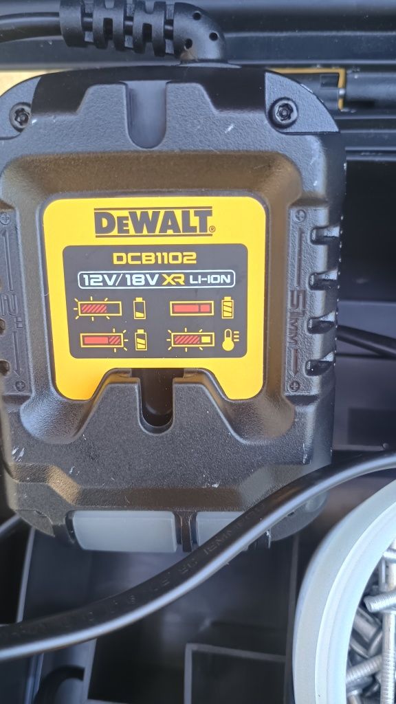 Pistol popnituri Dewalt dcf414 2 baterii power stack,încărcător,cutie