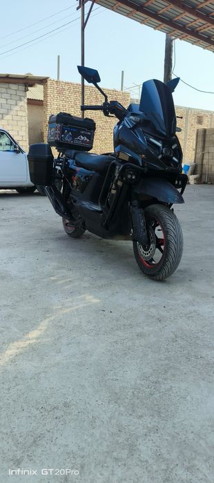 Moto sukuter sotiladi