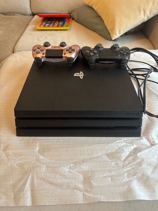PLAYSTATION 4 PRO 1TB / Перфектен /