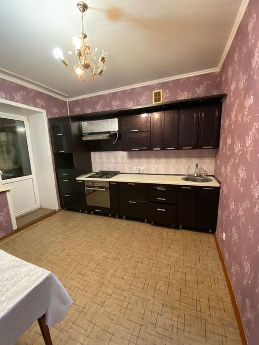 Сдаётся трёхкомнатная квартира магазин Азия новостройка