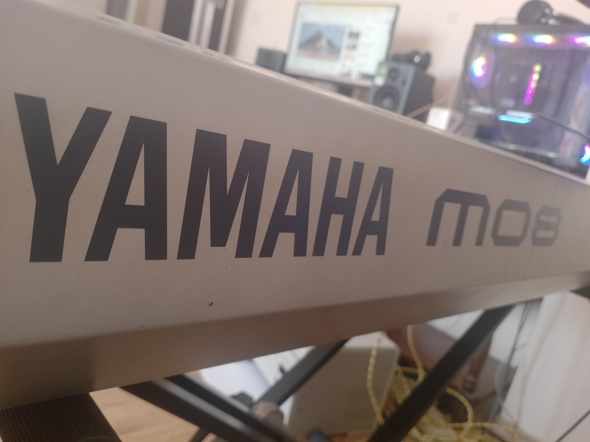 Синтезатор Yamaha MO8 - 88 клавиша