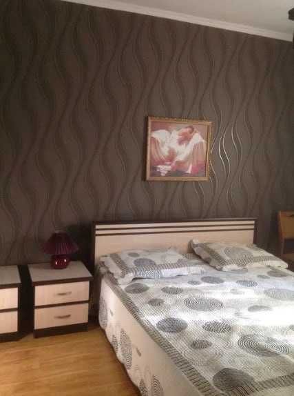 Ракат  Ул.Бобура 
3/4/4 кирпич 
#77серия