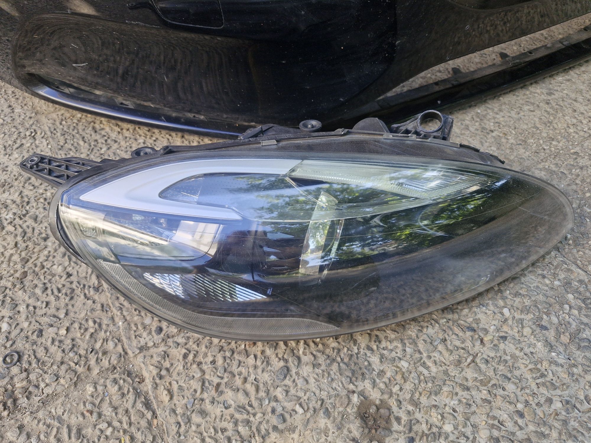 Far  bara aripa volvo v40 2012-2019