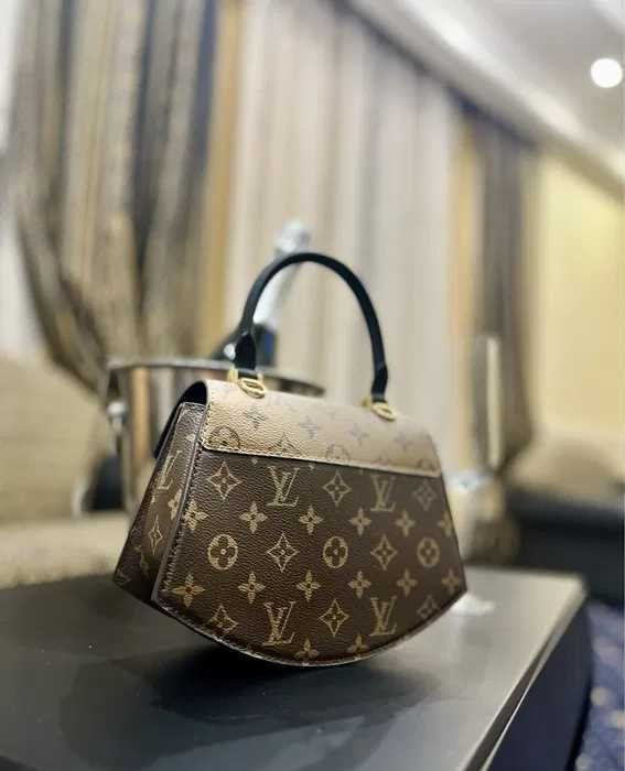 Geanta Louis Vuitton Tilsitt, Monogram Bicolor, 24 cm