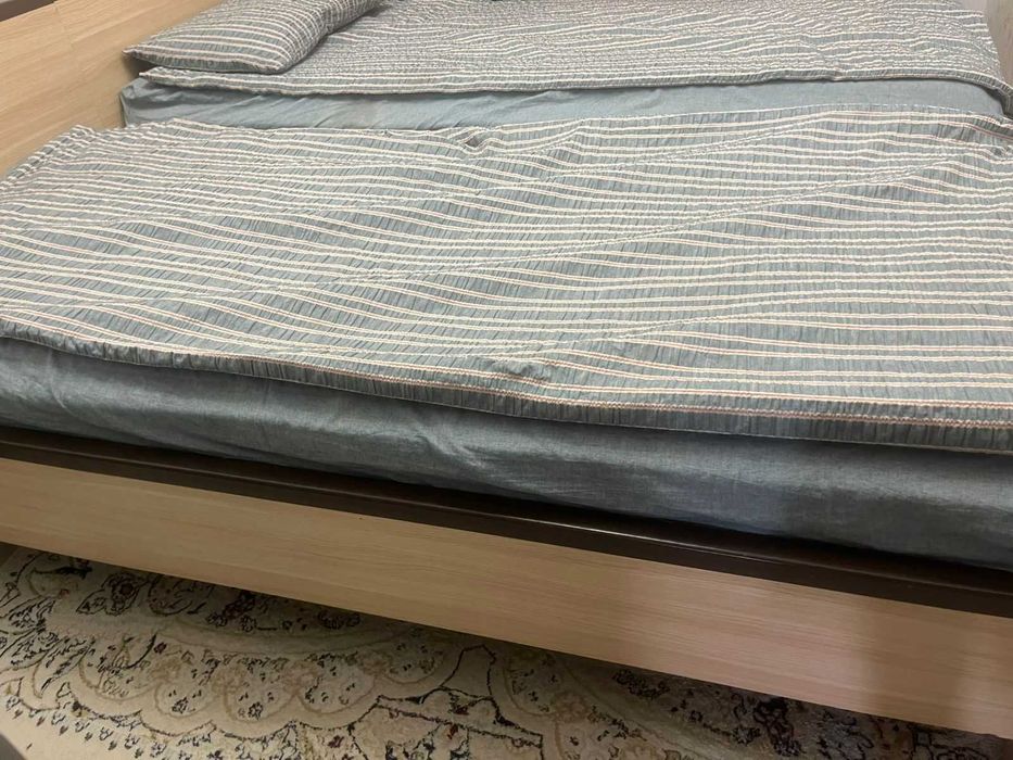 Кровать с матрасом