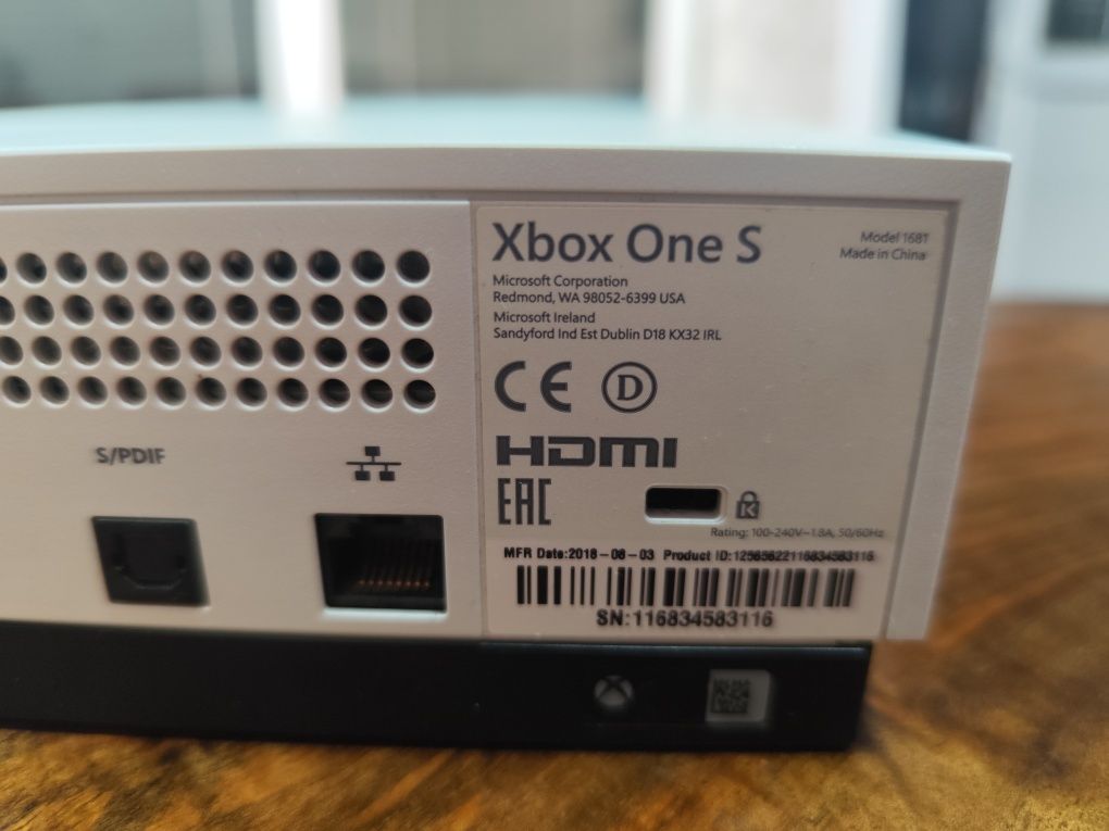 Бял Xbox One S 1TB