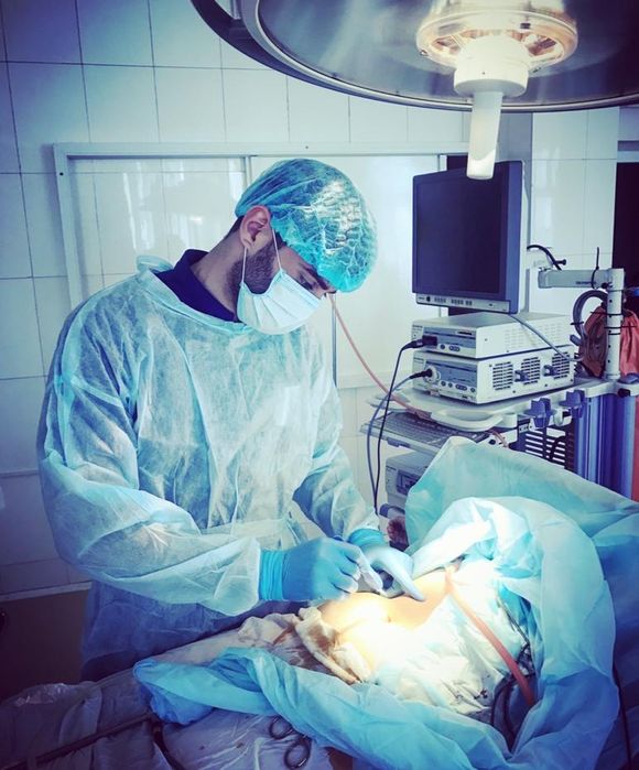 Врач хирург, обрезание