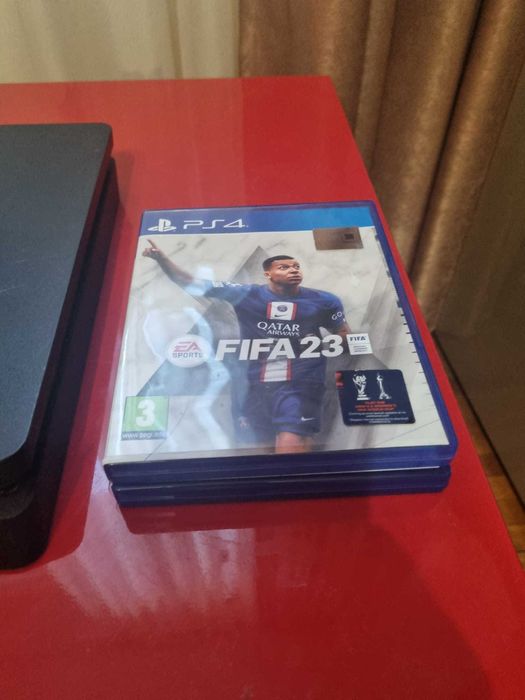 Vand Consola PS4 pro stare foarte buna