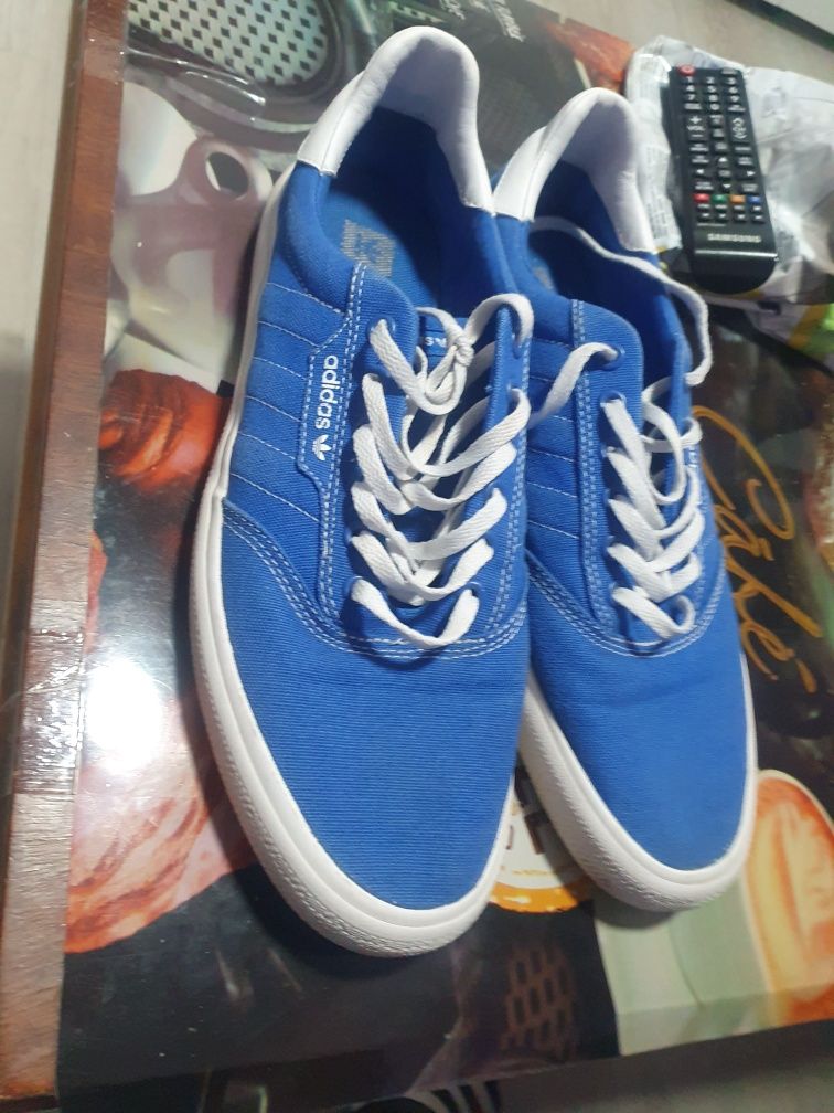 De vânzare tenesi originali adidas măsură 46