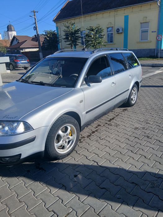 Vand masina in stare buna.