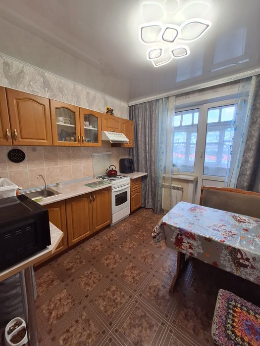 Продам 3 комнатную квартиру район 8 школы.