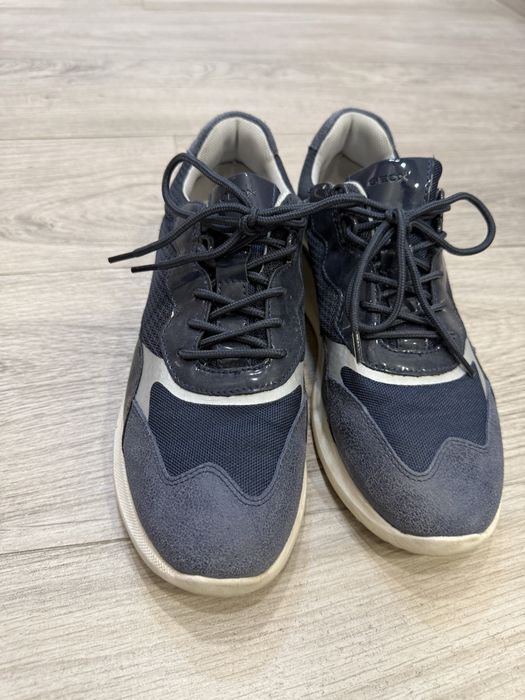 Маратонки Nike и Puma